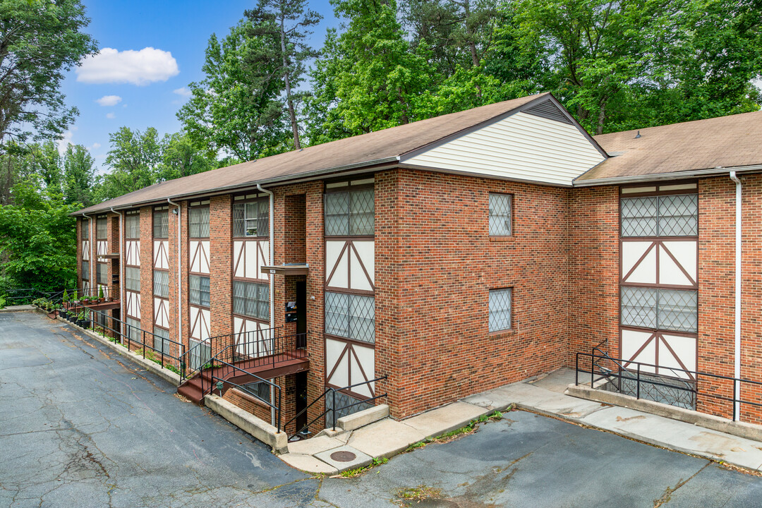 Irving Park Condos in Greensboro, NC - Building Photo