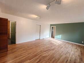 405 NW Lewisburg Ave in Corvallis, OR - Foto de edificio - Building Photo