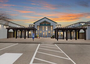 Mountain Meadows in Troutdale, OR - Building Photo