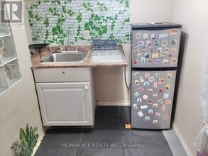 7098 Goreway Dr in Mississauga, ON - Building Photo - Building Photo