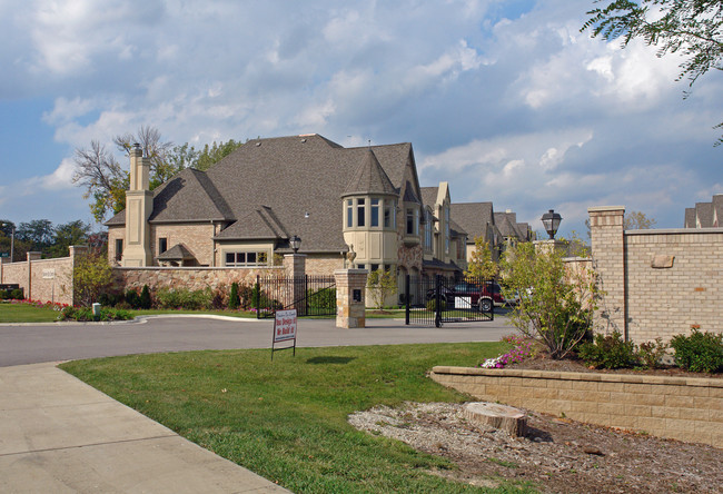 Maison du Comte in Palatine, IL - Building Photo - Building Photo