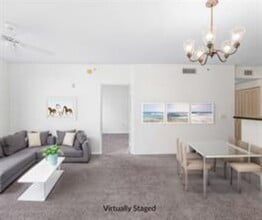 2421 NE 65th St, Unit 318 in Fort Lauderdale, FL - Foto de edificio - Building Photo