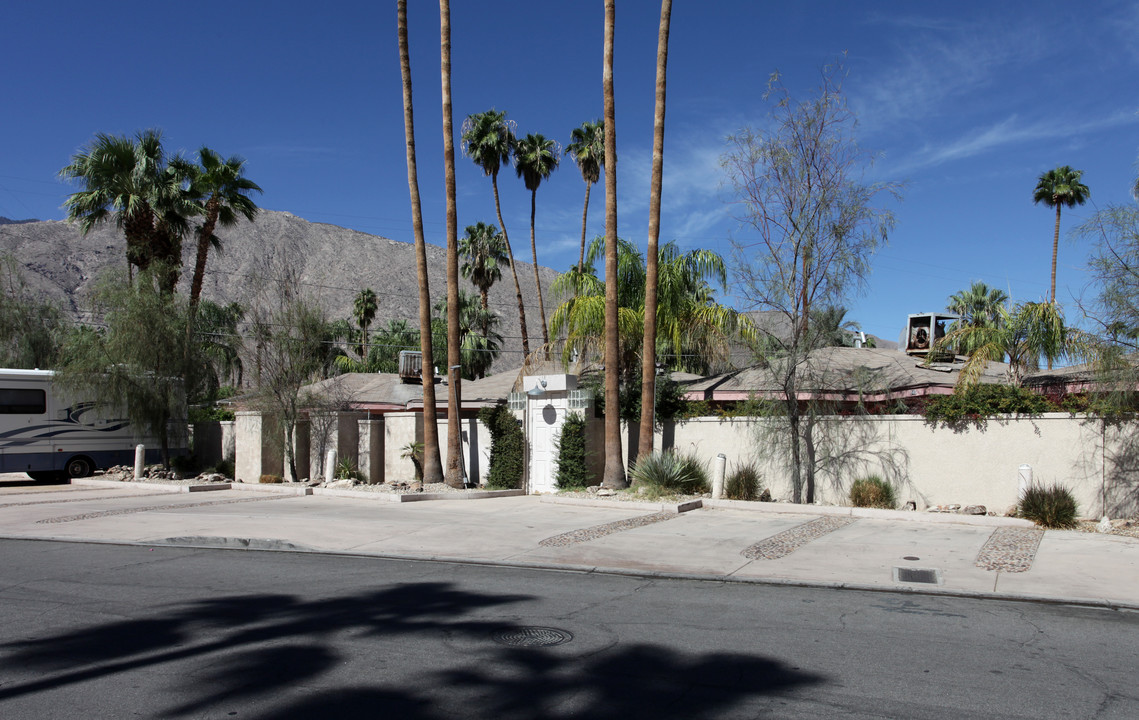 940 E Camino Parocela in Palm Springs, CA - Building Photo