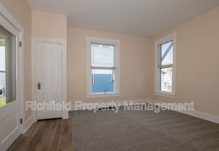 1562 Clinton St in Noblesville, IN - Foto de edificio - Building Photo