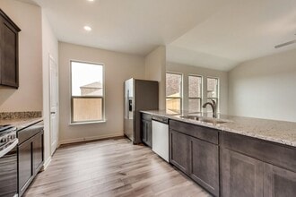 833 Serena Dr, Unit 1700 in Ferris, TX - Foto de edificio - Building Photo