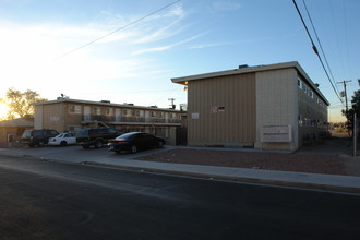 2301-2305 Sunrise Ave in Las Vegas, NV - Foto de edificio - Building Photo