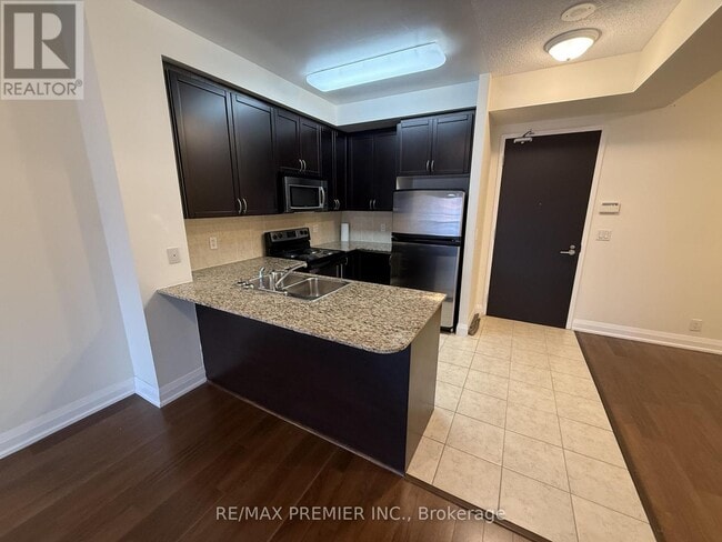 83 Woodbridge Ave in Vaughan, ON - Building Photo - Building Photo