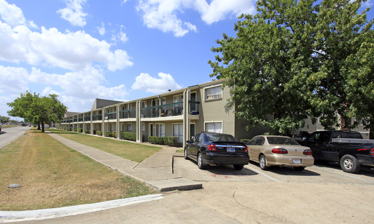 Queens Lane in Pasadena, TX - Foto de edificio