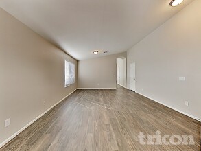 8126 S Jenna Ln, Unit 432 in Phoenix, AZ - Building Photo - Building Photo