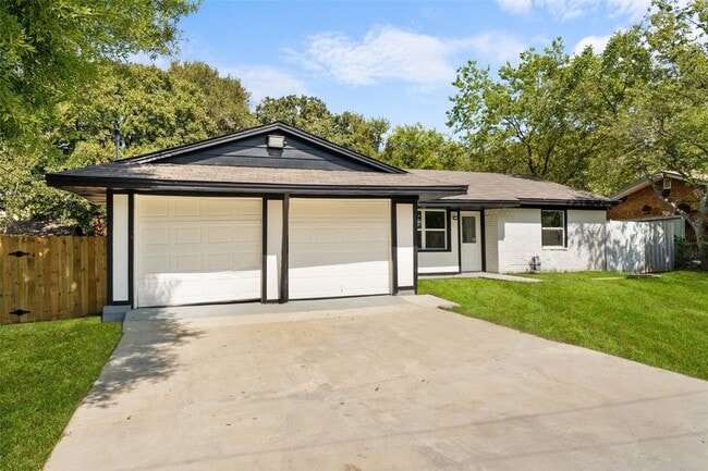 12721 Dodson St in Balch Springs, TX - Foto de edificio - Building Photo