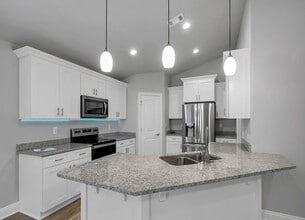 7385 E Bay Blvd in Navarre, FL - Building Photo - Building Photo