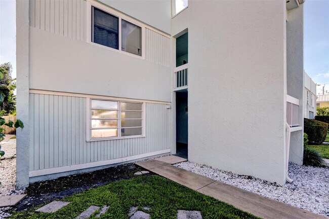 3636 NE 21st Ave in Lighthouse Point, FL - Building Photo - Building Photo