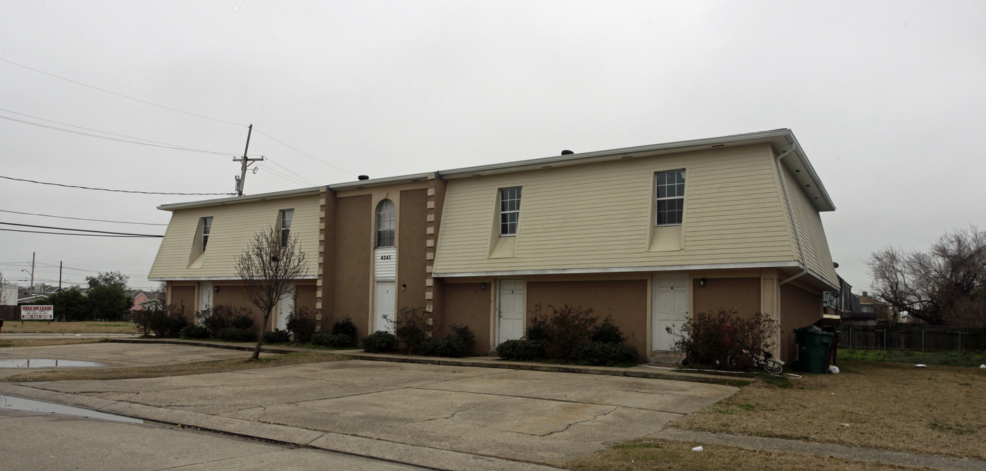 4245 Florida Ave in Kenner, LA - Building Photo