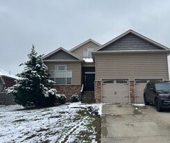 420 Berger Farm Dr in Mount Washington, KY - Building Photo