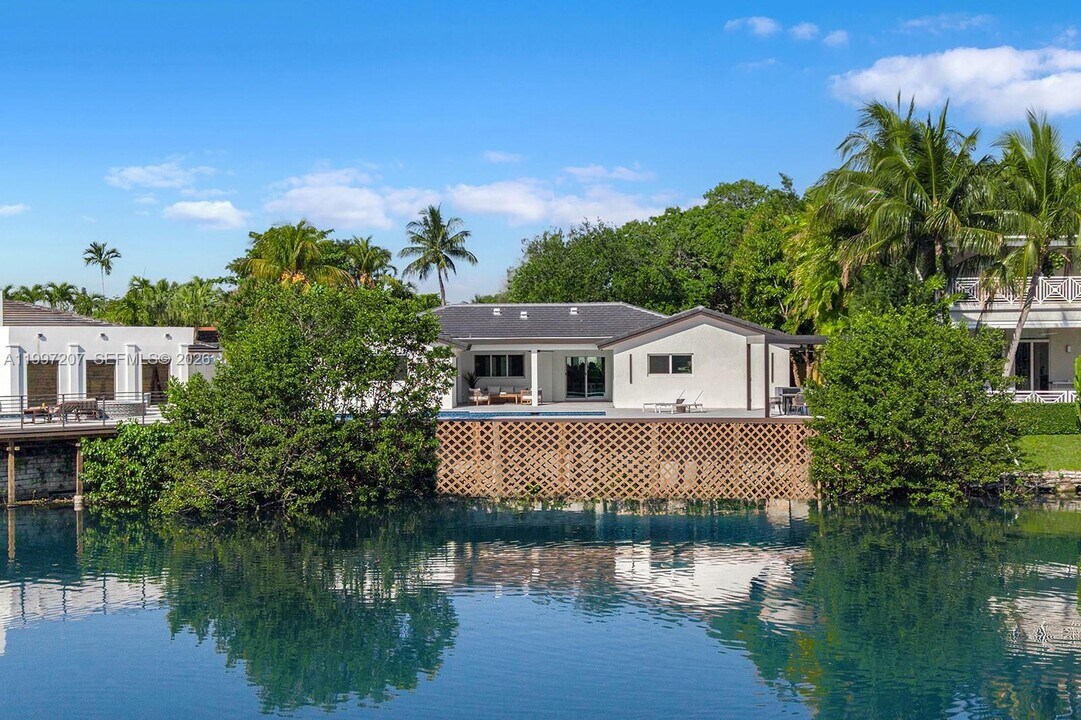 19721 NE 23rd Ave in Miami, FL - Building Photo