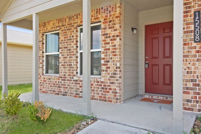 15508 Taylorcrest Dr in Cut And Shoot, TX - Building Photo - Building Photo