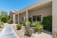 4 Pebble Beach Dr in Rancho Mirage, CA - Foto de edificio - Building Photo