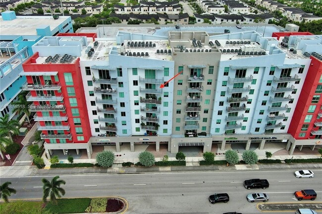 7875 NW 107th Ave in Doral, FL - Foto de edificio - Building Photo
