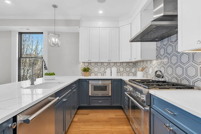 property at 9 Glover Ct