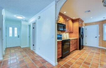 10410 La Mirage Ct in Tampa, FL - Building Photo - Building Photo