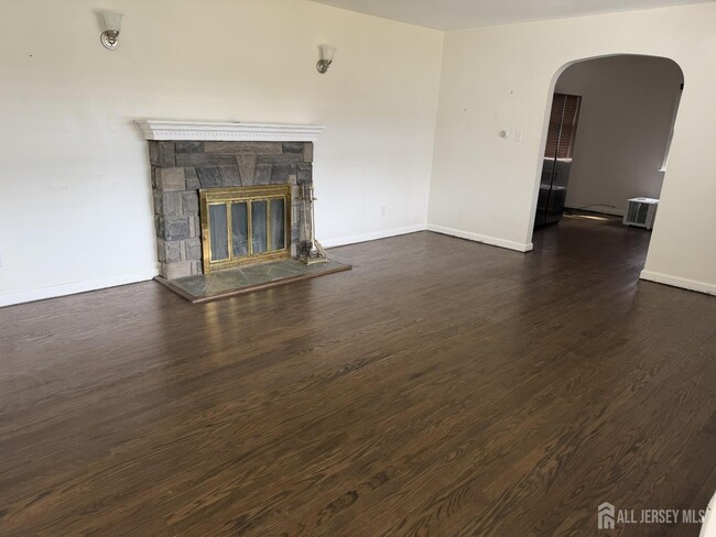 2729 Woodbridge Ave in Edison, NJ - Building Photo - Building Photo