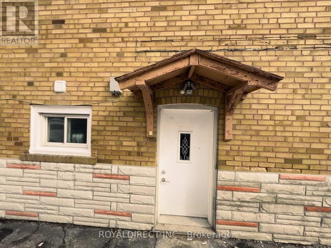 3261 Lawrence Ave E in Toronto, ON - Building Photo - Building Photo