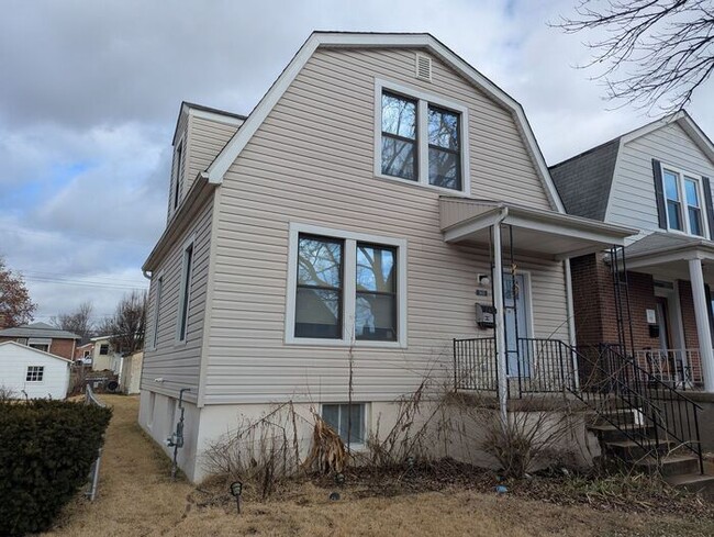 property at 5615 Lansdowne Ave