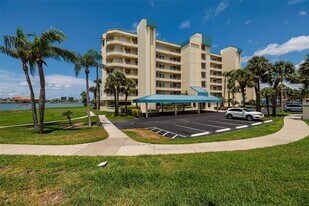 7862 Sailboat Key Blvd S in South Pasadena, FL - Building Photo