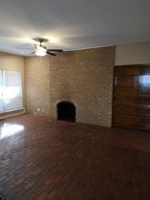 7618 Village Trail Dr in Dallas, TX - Foto de edificio - Building Photo