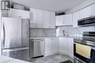 35-2135 Trailwood Dr in Mississauga, ON - Building Photo - Building Photo