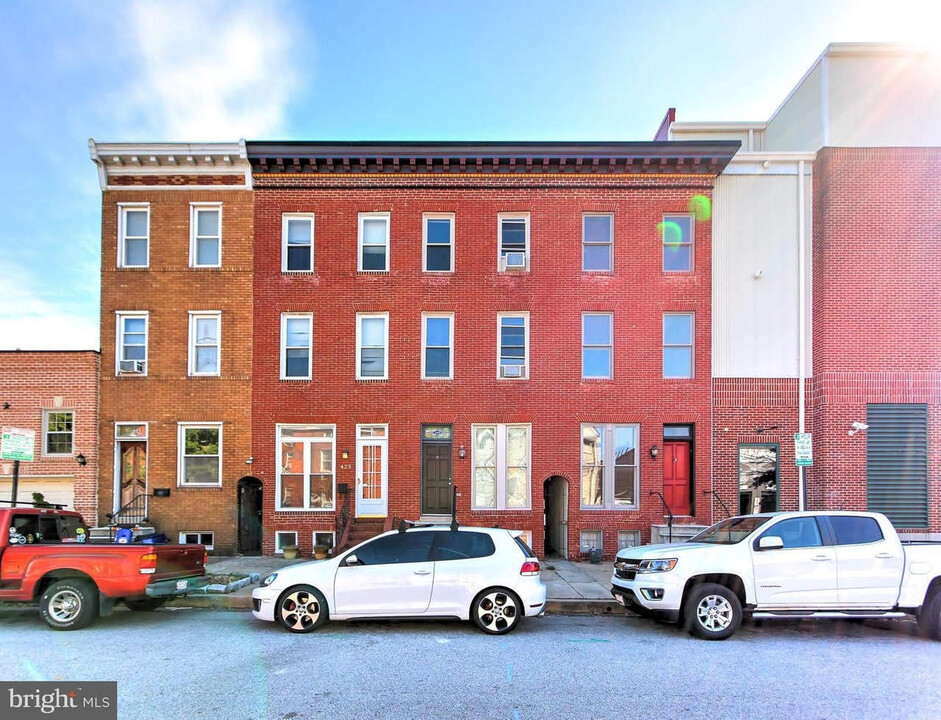 425 S Eden St in Baltimore, MD - Foto de edificio