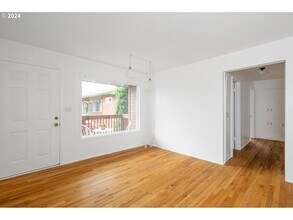 3013 SE Waverleigh Blvd in Portland, OR - Foto de edificio - Building Photo