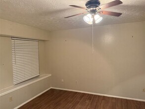 8426 S Meadow Bird Cir in Missouri City, TX - Building Photo - Building Photo