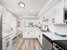 1673 Southbend Dr in Rocky River, OH - Building Photo