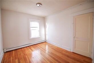 87 Columbine Ave-Unit -1 in Pawtucket, RI - Building Photo - Building Photo