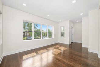 2822 N Keating Ave in Chicago, IL - Building Photo - Building Photo