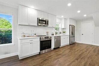 4816 W Mockingbird Ln in Dallas, TX - Building Photo - Building Photo