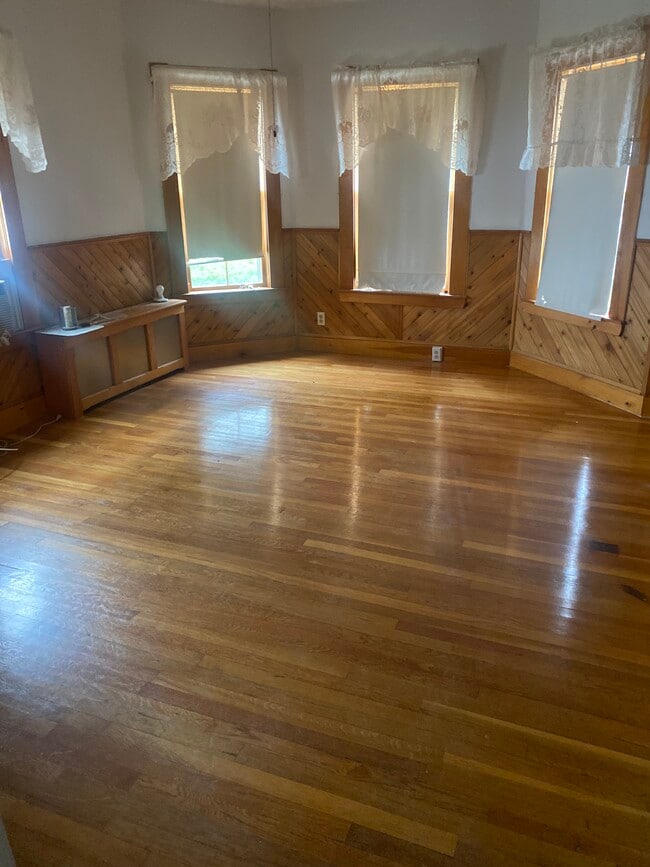39 Saint James St, Unit 2 in Lowell, MA - Foto de edificio - Building Photo