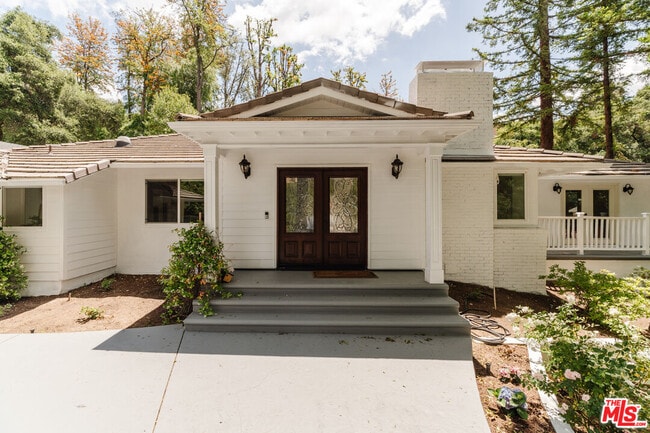 property at 15514 Del Gado Dr