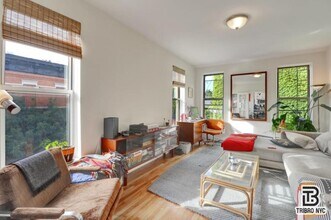 955 Seneca Ave in Queens, NY - Foto de edificio - Building Photo