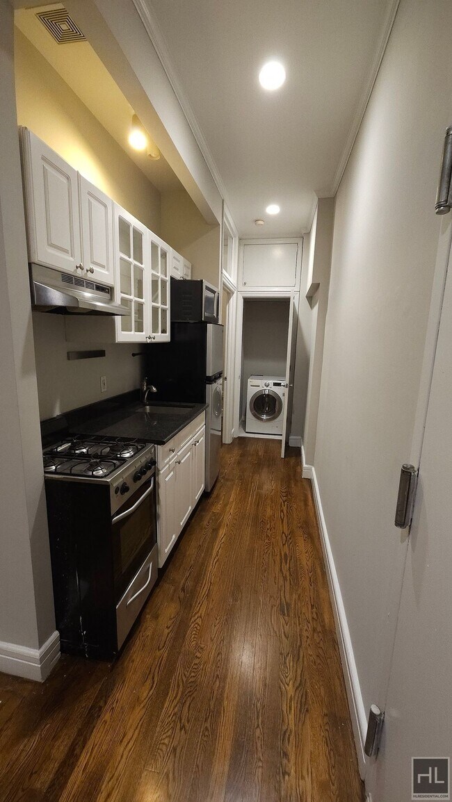 East 18th Street in New York, NY - Building Photo - Building Photo
