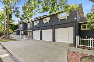 12334 Moorpark St, Unit 4359 in Studio City, CA - Building Photo