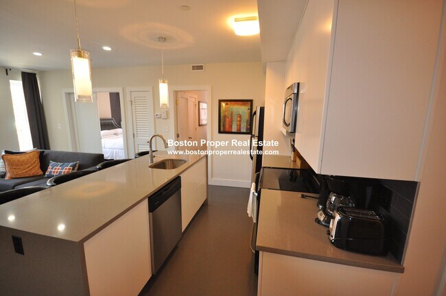 659 Massachusetts Ave, Unit 3 in Boston, MA - Building Photo - Building Photo