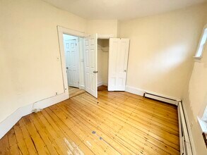 32 Sussex St, Unit 1 in Boston, MA - Foto de edificio - Building Photo