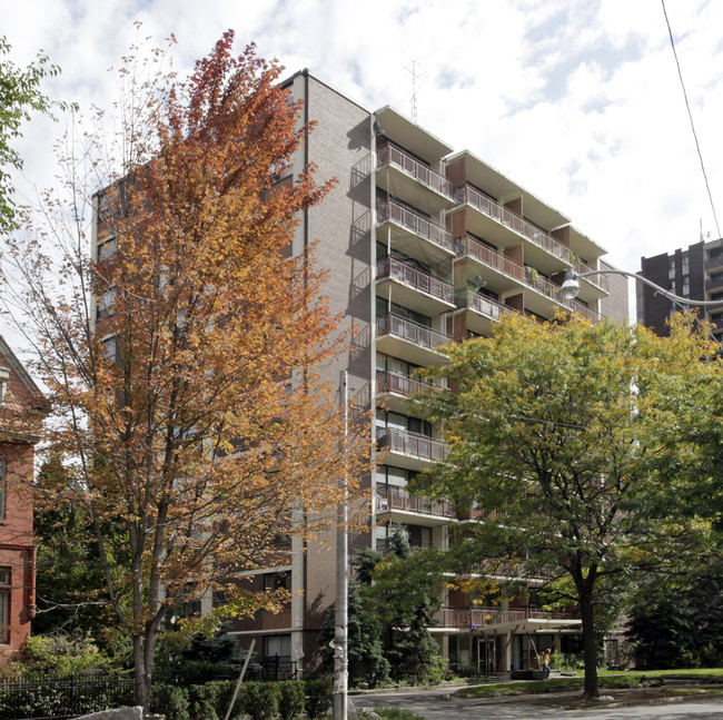 Rialto Apartments in Toronto, ON - Building Photo - Building Photo