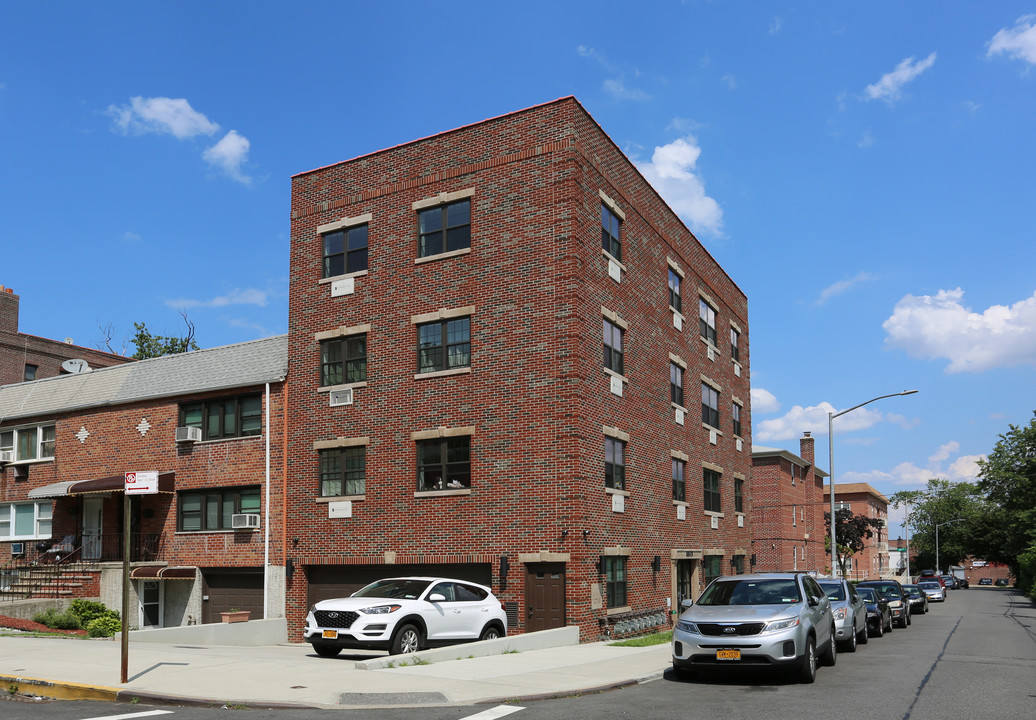 16805 Depot Rd in Flushing, NY - Building Photo