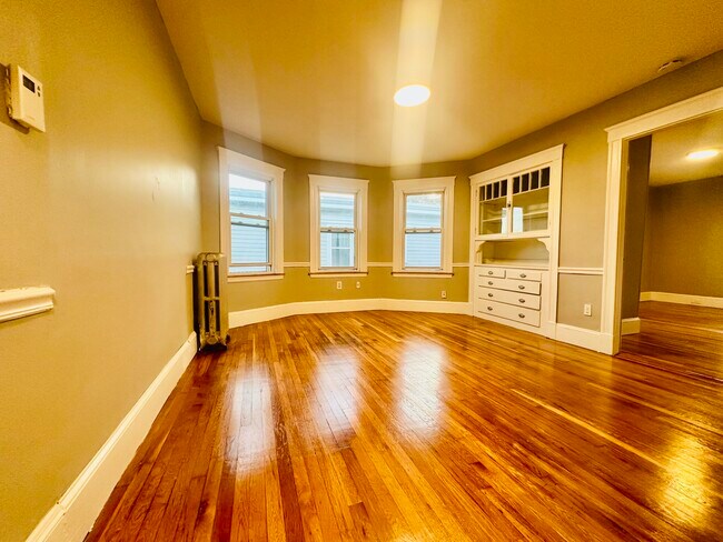 31 Cummins Hwy, Unit 32-2 in Boston, MA - Building Photo - Building Photo