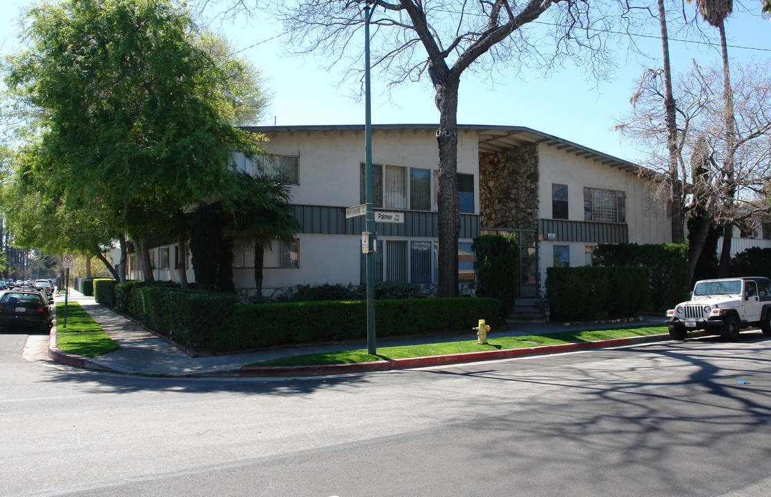 118 E Palmer Ave in Glendale, CA - Building Photo