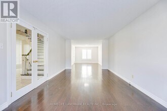 1266 Winterbourne Dr in Oakville, ON - Building Photo - Building Photo