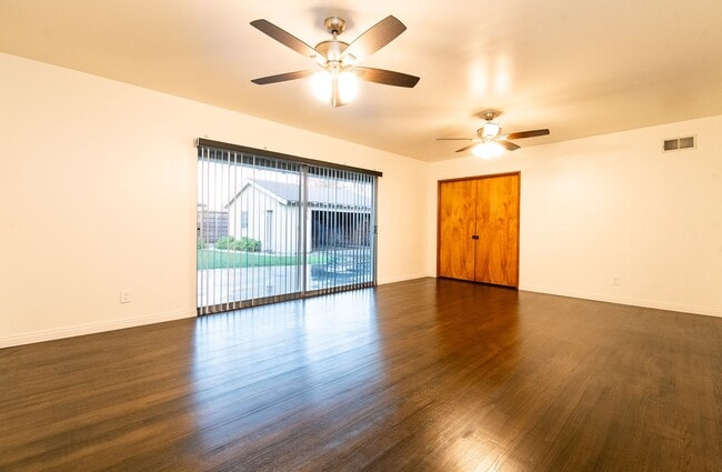 8535 Suva St in Downey, CA - Building Photo - Building Photo